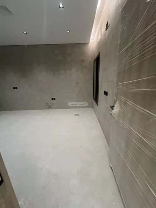 فيلا 239.8 متر مربع شمالية على شارع 15م الملك فهد، عنيزة