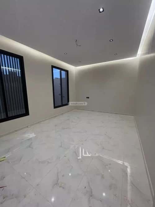 فيلا 239.8 متر مربع شمالية على شارع 15م الملك فهد، عنيزة