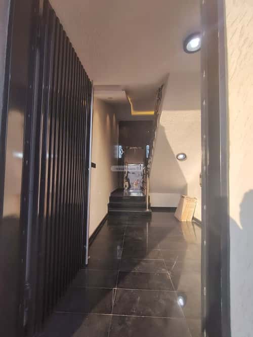 Floor 314 SQM with 8 Bedrooms Al-Raqi, Khamis Mushait