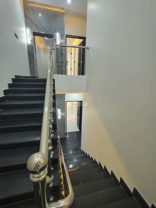 Floor 314 SQM with 8 bedrooms الراقي، خميس مشيط