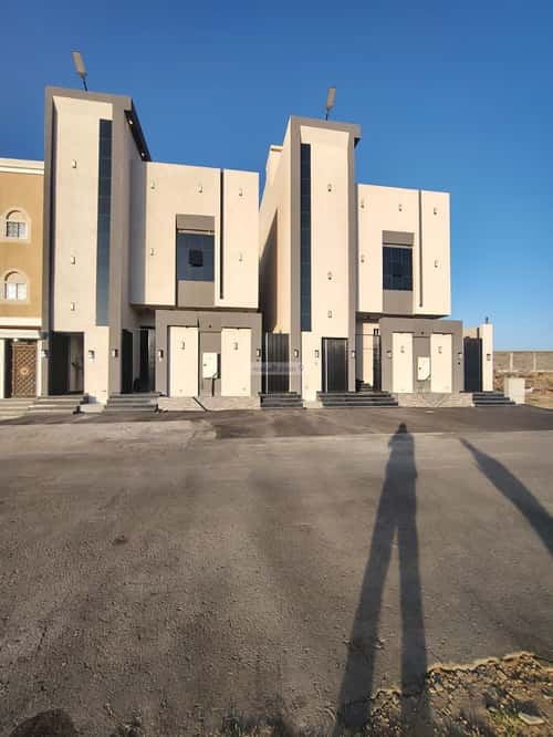 Floor 314 SQM with 8 Bedrooms Al-Raqi, Khamis Mushait