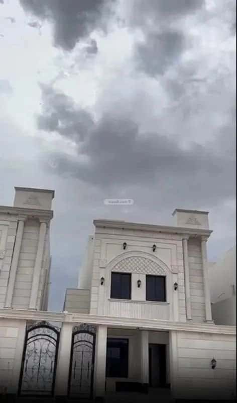 فيلا 352 متر مربع شرقية على شارع 25م الرحبة، الطائف