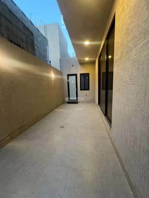 فيلا 300 متر مربع جنوبية على شارع 15م العروبة، الدمام