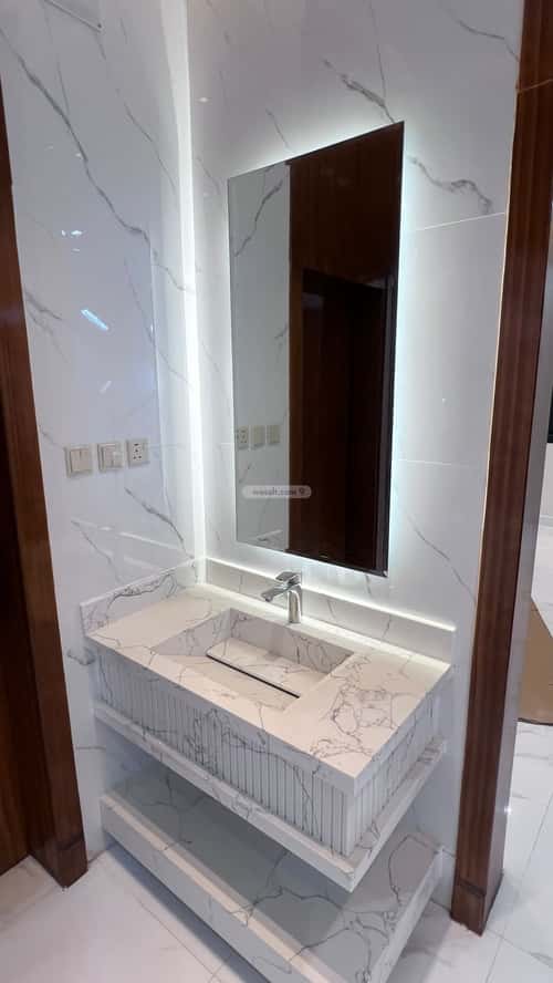 فيلا 489.38 متر مربع شرقية على شارع 15م الظرفة، خميس مشيط