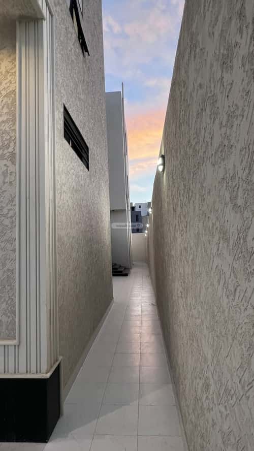 فيلا 489.38 متر مربع شرقية على شارع 15م الظرفة، خميس مشيط