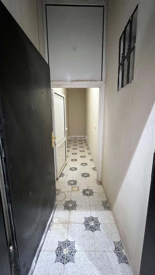 فيلا 500 متر مربع غربية على شارع 20م إشبيلية، شرق الرياض، الرياض