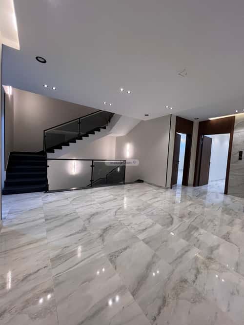 فيلا 305 متر مربع شرقية على شارع 15م الرحاب، الطائف