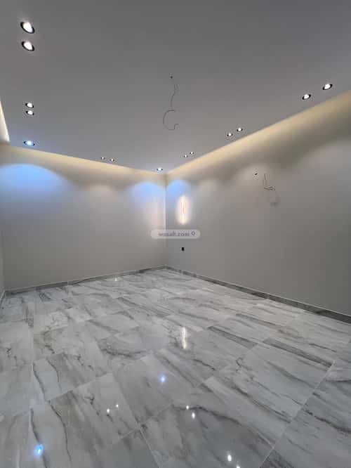 فيلا 305 متر مربع شرقية على شارع 15م الرحاب، الطائف