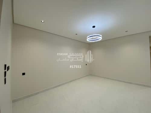 شقة ب 8 غرف المعلاة، أحد رفيدة