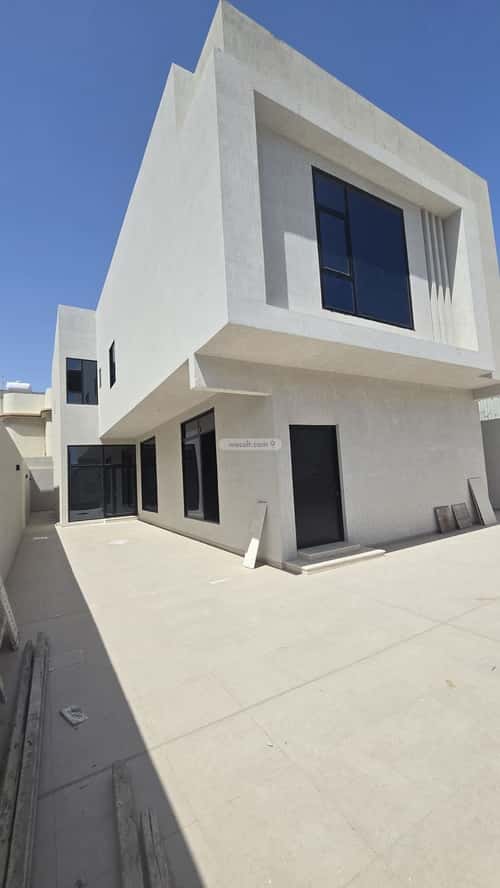 Villa 404.2300109863281 SQM Facing East on 20m Width Street Al Doohah Al Jnubyah, Alzahran