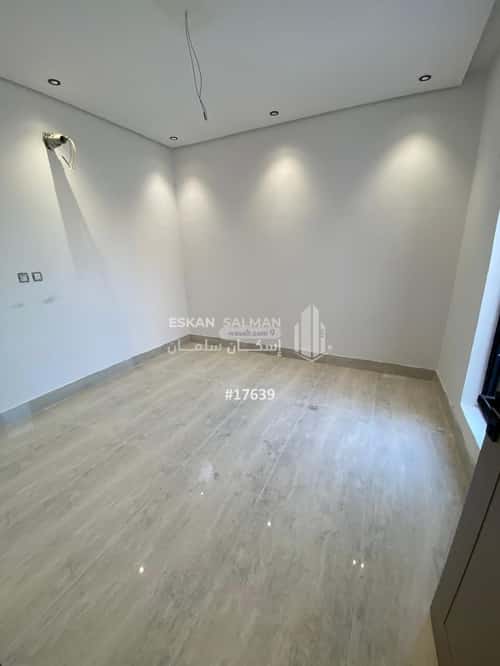 فيلا 250 متر مربع غربية على شارع 15م ضاحية الملك فهد، الدمام