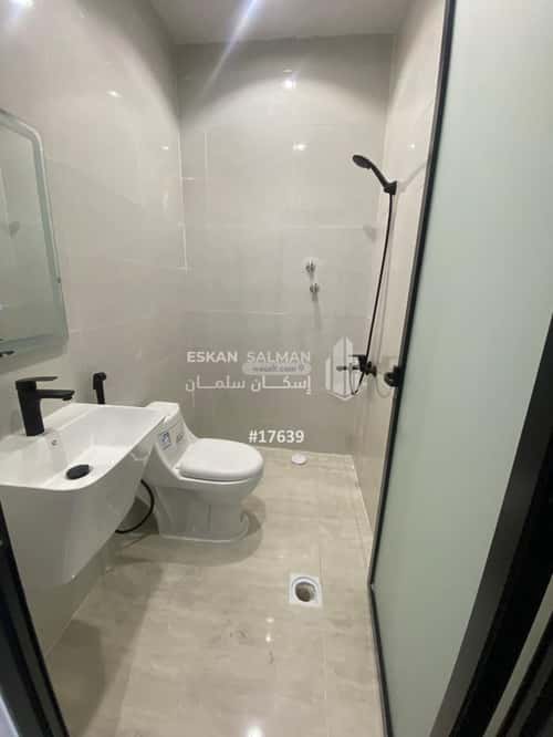 فيلا 250 متر مربع غربية على شارع 15م ضاحية الملك فهد، الدمام