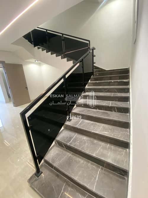 فيلا 250 متر مربع غربية على شارع 15م ضاحية الملك فهد، الدمام