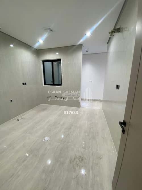 فيلا 250 متر مربع جنوبية على شارع 32م ضاحية الملك فهد، الدمام