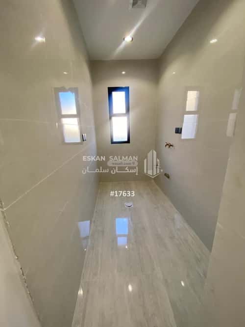 فيلا 250 متر مربع جنوبية على شارع 32م ضاحية الملك فهد، الدمام