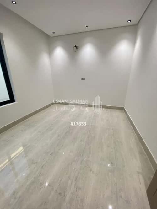 فيلا 250 متر مربع جنوبية على شارع 32م ضاحية الملك فهد، الدمام