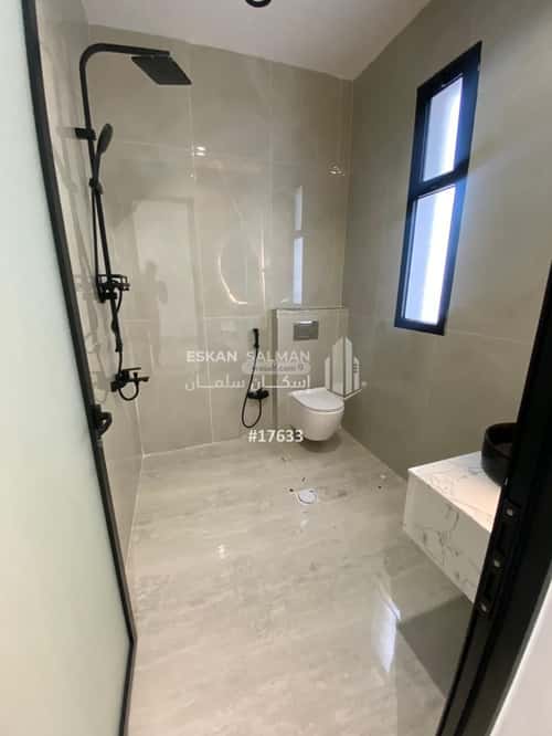 فيلا 250 متر مربع جنوبية على شارع 32م ضاحية الملك فهد، الدمام