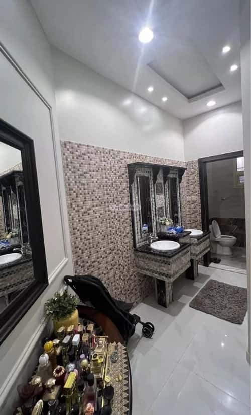 فيلا 335 متر مربع شمالية على شارع 15م العارض، شمال الرياض، الرياض