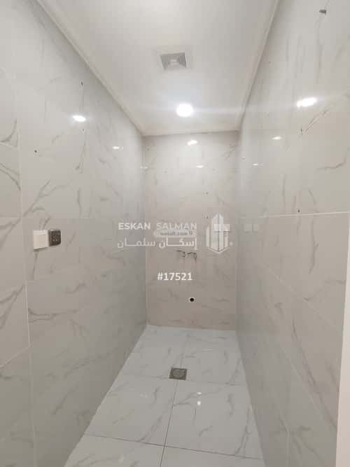 Apartment with 4 bedrooms مدينة العمال، الدمام