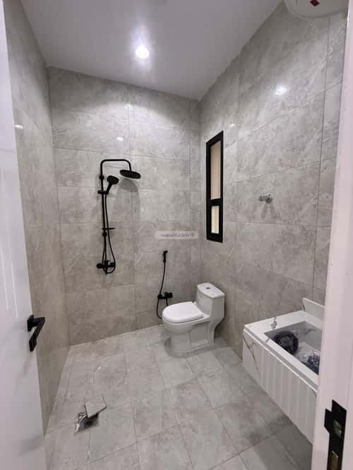 فيلا 364.26 متر مربع شرقية على شارع 30م الورود، خميس مشيط