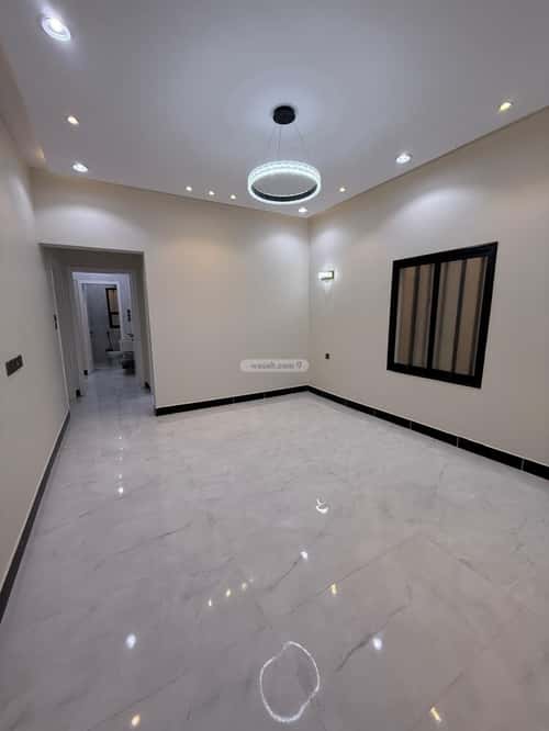 فيلا 364 متر مربع شرقية على شارع 30م الورود، خميس مشيط