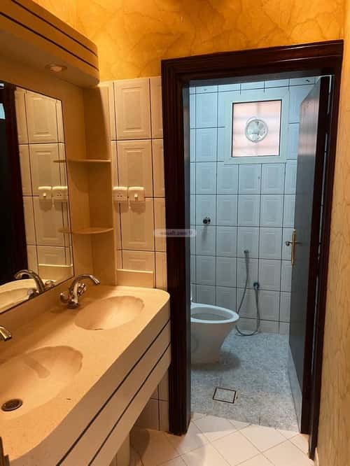 فيلا 250 متر مربع شمالية على شارع 15م الربوة، وسط الرياض، الرياض