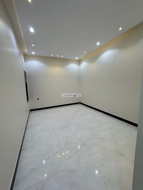 Floor 214 SQM with 6 bedrooms الورود، خميس مشيط