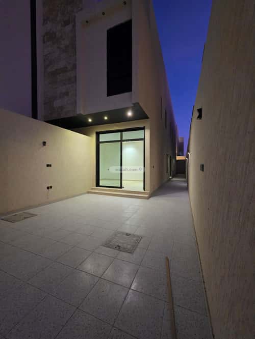 Floor 147 SQM with 5 bedrooms بدر، جنوب الرياض، الرياض