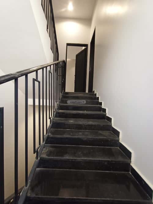 5 bedroom floor in Al Bayan