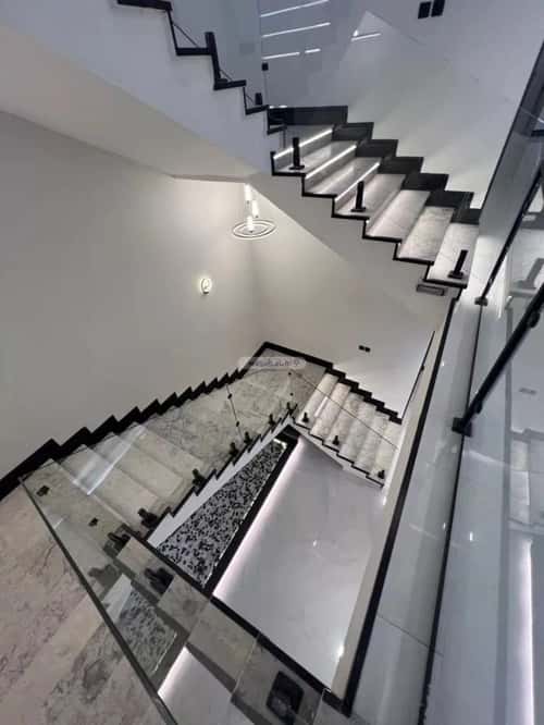 فيلا 300 متر مربع شرقية على شارع 35م الشراع، شمال جدة، جدة