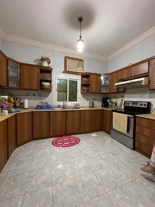 فيلا 312 متر مربع جنوبية على شارع 15م البساتين، شمال جدة، جدة