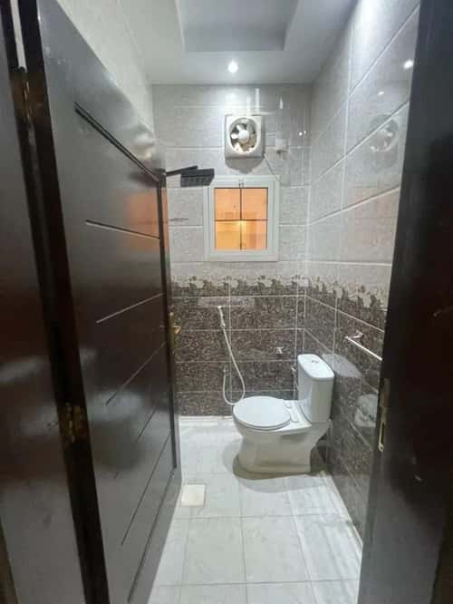 فيلا 250 متر مربع واجهة شمالية ب 7 غرف الصواري، شمال جدة، جدة