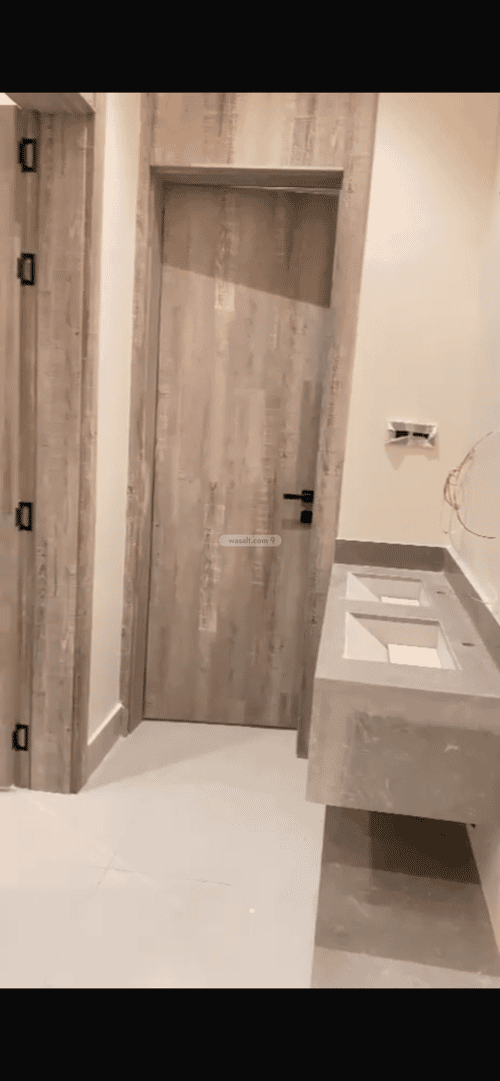 5 bedroom floor in Al Maizilah