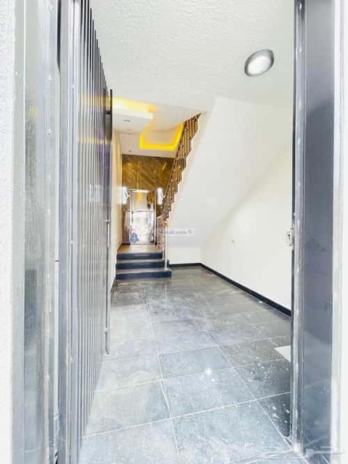 دور 334.7 متر مربع ب 8 غرف الورود، خميس مشيط