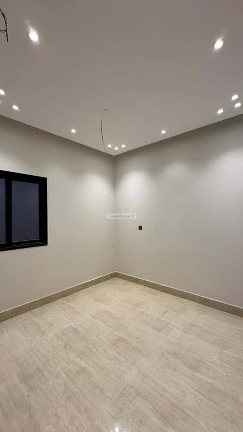 فيلا 278.63 متر مربع شمالية على شارع 18م ضاحية الملك فهد، الدمام