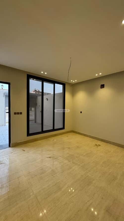 Villa 278 SQM Facing North on 18m Width Street King Fahad Dist, Aldammam