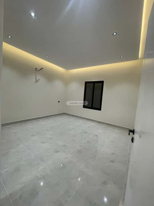 Floor 244 SQM with 6 bedrooms الزهور، أبها