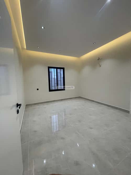 Floor 244 SQM with 6 bedrooms الزهور، أبها