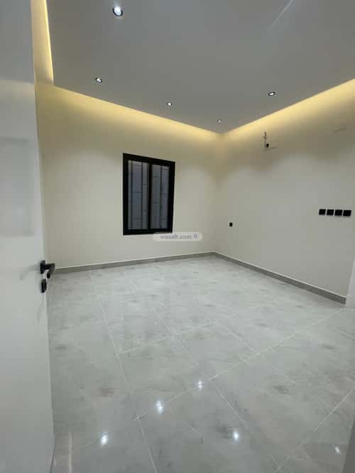 Floor 244 SQM with 6 bedrooms الزهور، أبها