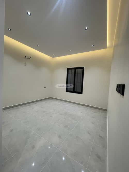 Floor 244 SQM with 6 bedrooms الزهور، أبها