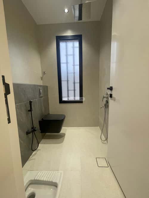 Floor 244 SQM with 6 bedrooms الزهور، أبها