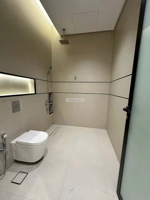 فيلا 420 متر مربع مع شقة واجهة شرقية الرمال، شرق الرياض، الرياض