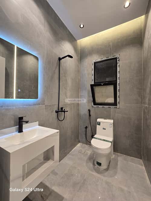 فيلا 275 متر مربع مع 3 شقق واجهة شرقية الياقوت، شمال جدة، جدة