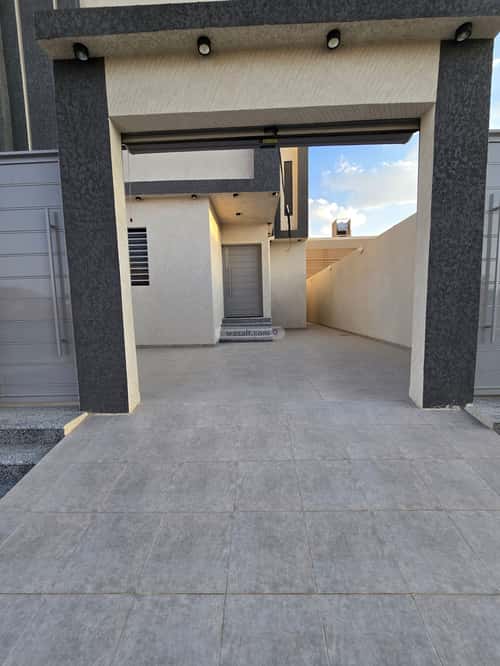 فيلا 230.7 متر مربع شرقية على شارع 20م النور، خميس مشيط