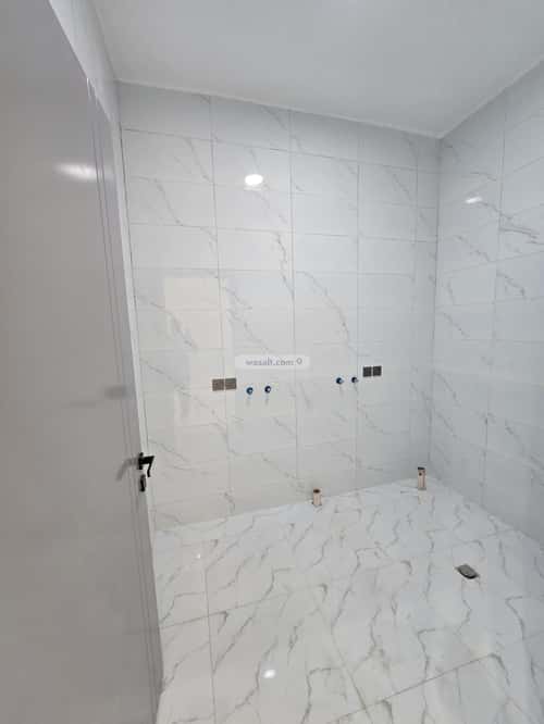 فيلا 230.7 متر مربع شرقية على شارع 20م النور، خميس مشيط