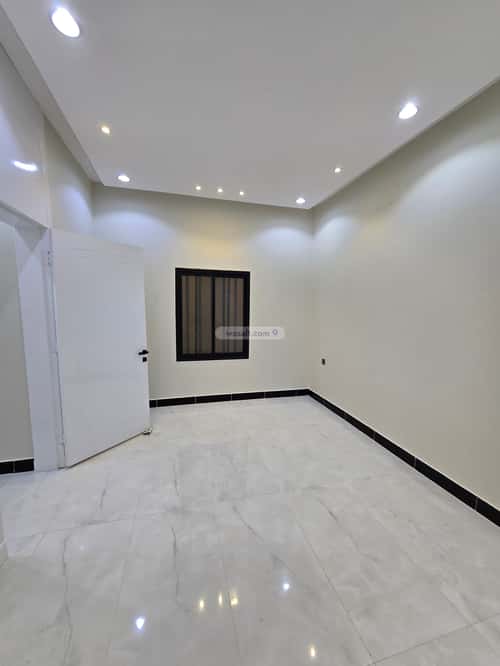 فيلا 364.26 متر مربع شرقية على شارع 30م الورود، خميس مشيط