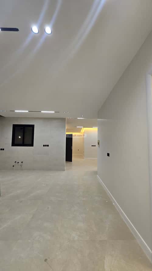 Floor 189 SQM with 8 bedrooms بدر، جنوب الرياض، الرياض