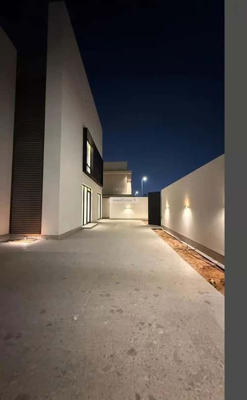 Villa 432 SQM facing North West on 18m width street البحر، الخبر