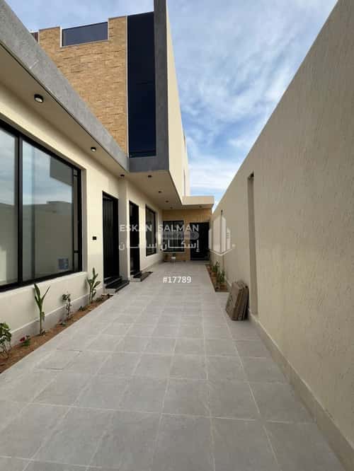 Floor 239 SQM with 6 bedrooms الجزيرة، بريدة