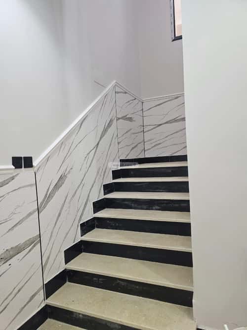 فيلا 300 متر مربع شمالية شرقية على شارع 30م الرحمانية، شرق جدة، جدة